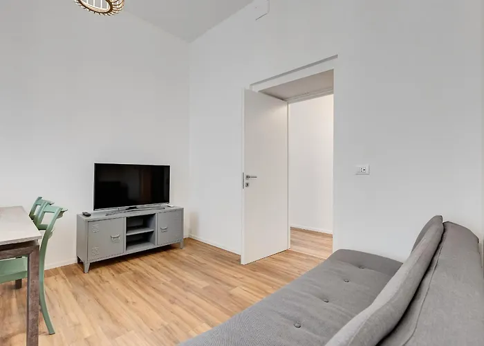 Apartment Bmga L Aurelian 3bdr 6-guest Gem Rome